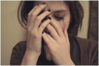 哭的图片女生伤心